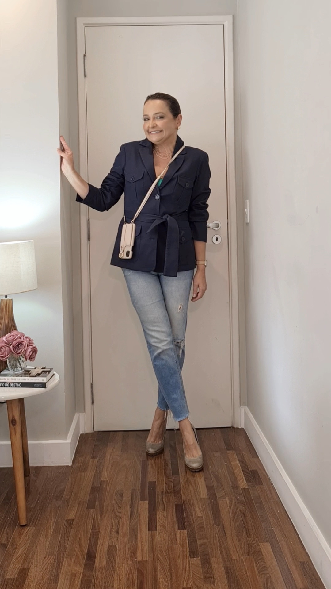 Look que usei para jantar com uns amigos. Comenta aqui o que acharam. GOSTARAM? 


#lookdodia #lookinspiraçao #grwm #outfitinspo #outfitideas #dicademoda #modafeminina #ideiasdelooks #stylingvideo #fashion #calcajeans 

#LTKover40 #LTKbrasil