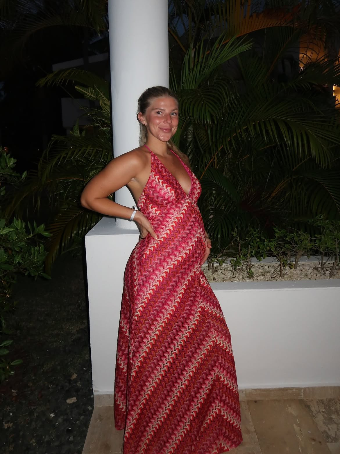 Maxi dress is from @Lulus and I love this print! ❤️💕 Use my code SYDNEYA20 for 20% off first purchases!

#LTKootd #LTKSeasonal #LTKBump