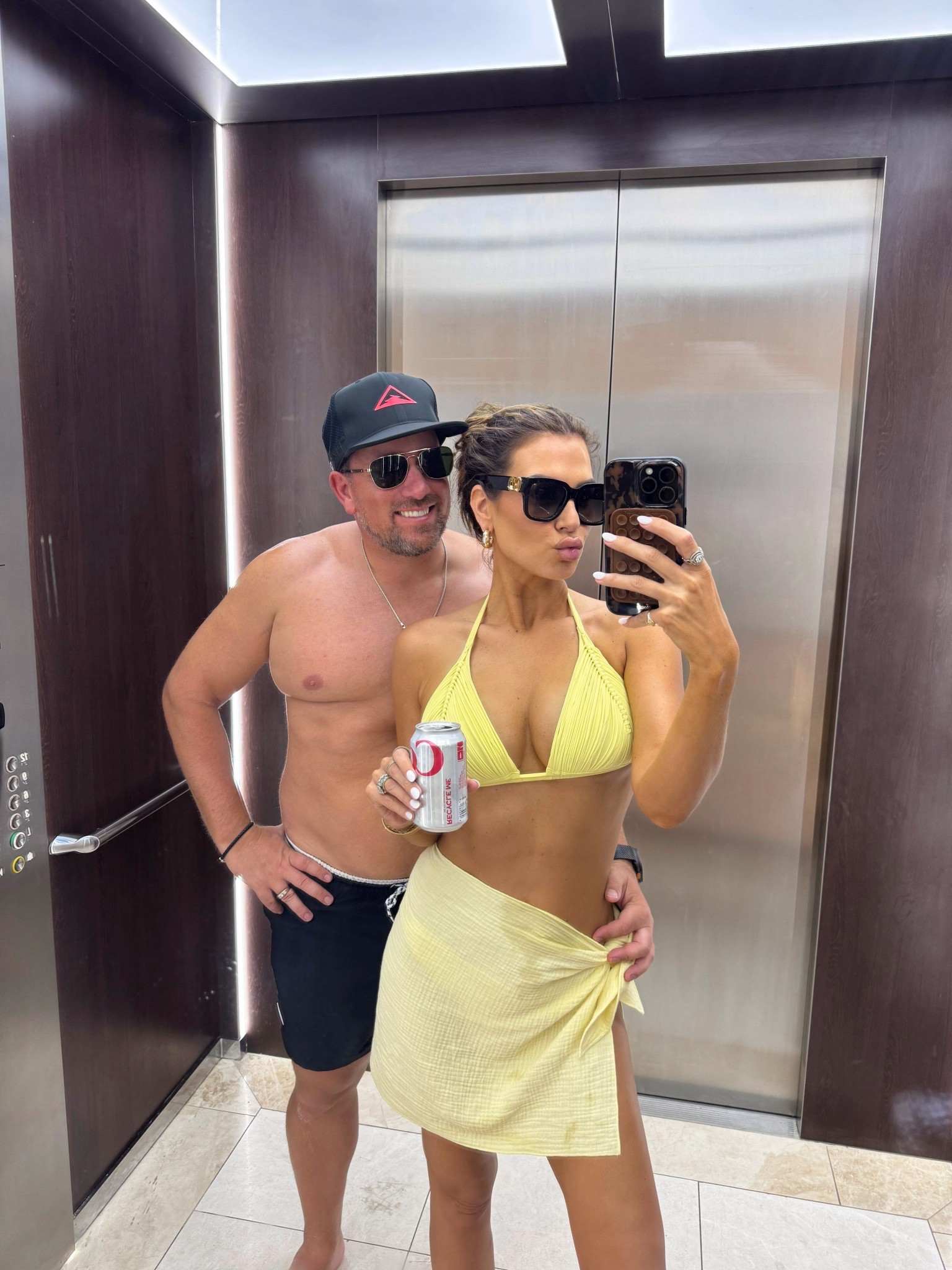 Swim ootd 
Wearing sz Large top and small bottoms 