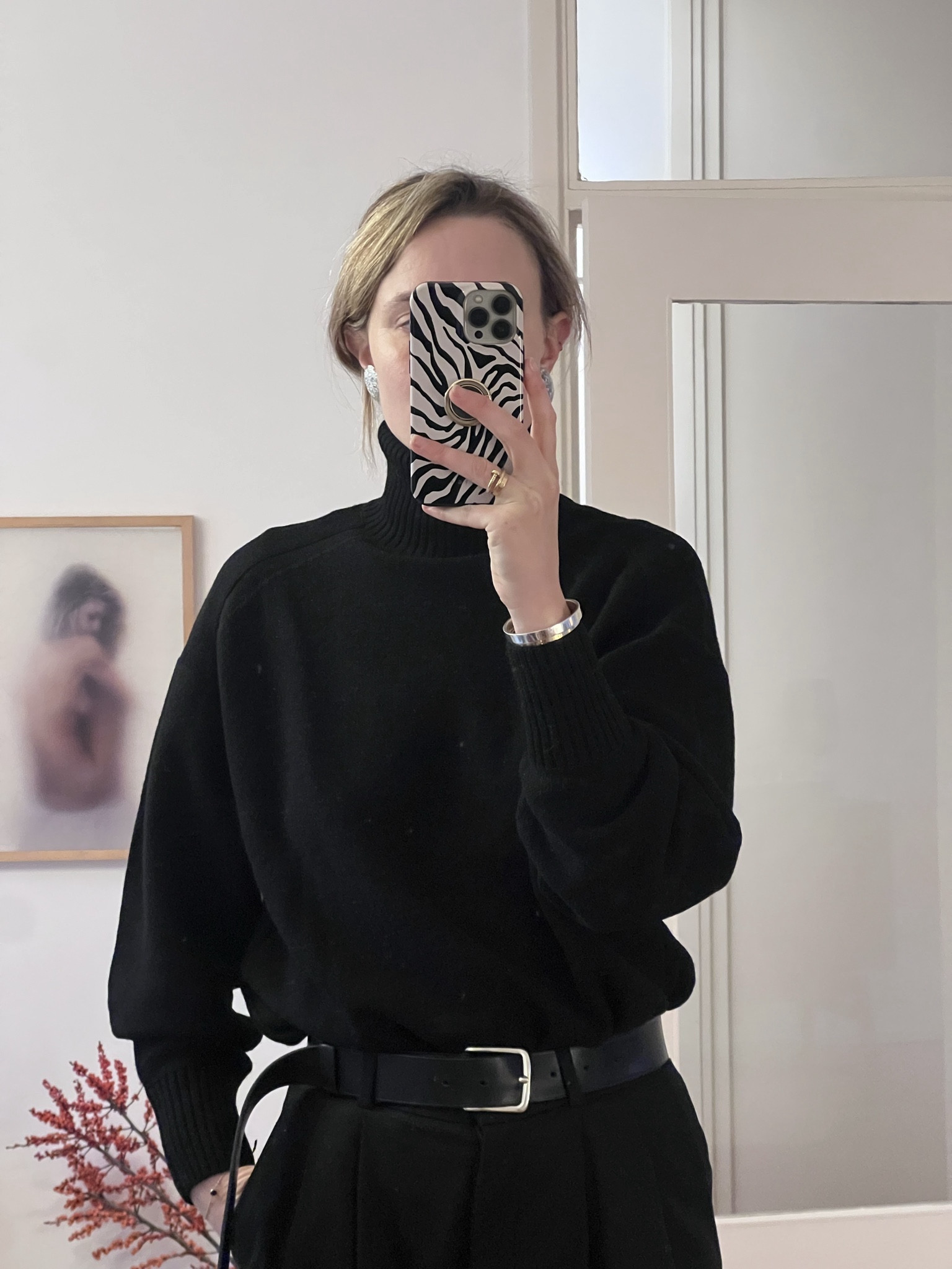 All black everything with a touch of red for the holidays! #LTKgift 

#LTKHoliday #LTKSeasonal #LTKstyletip