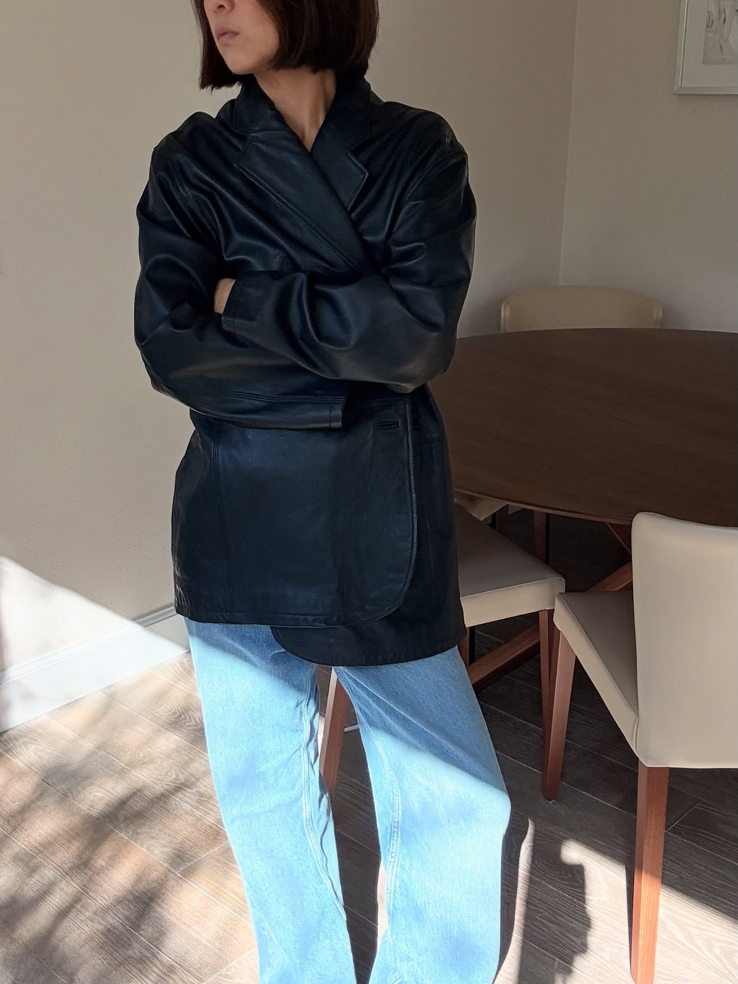 Leather blazer ➕white top➕jeans kinda day 🖤💙

.
.

Simple looks, chic casual, fall style inspo, basic outfit, ootd, tomboy femme, minimal street style, outfit ideas