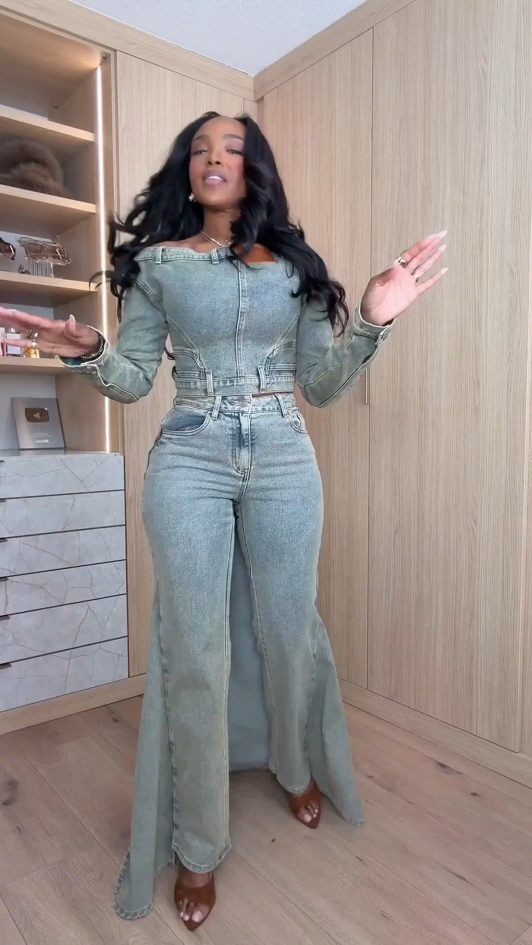 DENIM ON DENIM 🤍

This matching denim set does ALL the work 😮‍💨 The cinched waist + wide-leg fit gives you that snatched, put-together look with almost zero styling required.

Wearing: Size Small/4 | 5’4” | 140 lbs | 34D-27-40

Download the FREE LTK app & follow me (@kirasfashionfinds) to shop all my daily finds.

#LTKPetite #LTKStyle #LTKFinds