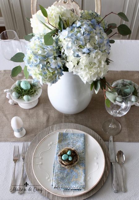 A pretty, cheerful and easy Easter  table idea!

#homedecor #springdecor #springtable #eastertable #easterdecor #entertaining #tabletop 

#LTKfindsunder50 #LTKhome #LTKparties