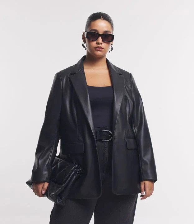 Blazer em Material Sintético com Botão Único Forrado Curve & Plus Size Preto | Renner (BR)