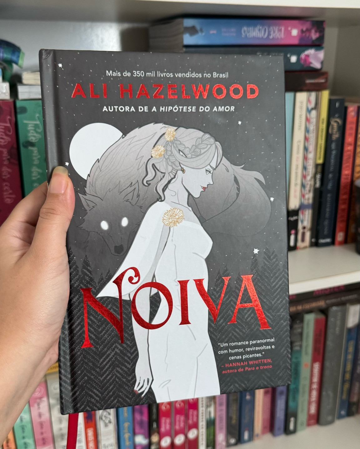 Livro rápido de ler, sobre vampiros, lobisomens e humanos em uma disputa política de território. É um livro adulto, tem hot, tem romance, tem política. É um livro viciante você lê super rápido. Indico pra quem quer ler algo pra se divertir.. 

#LTKbrasil #LTKGiftGuide #LTKsalealert
