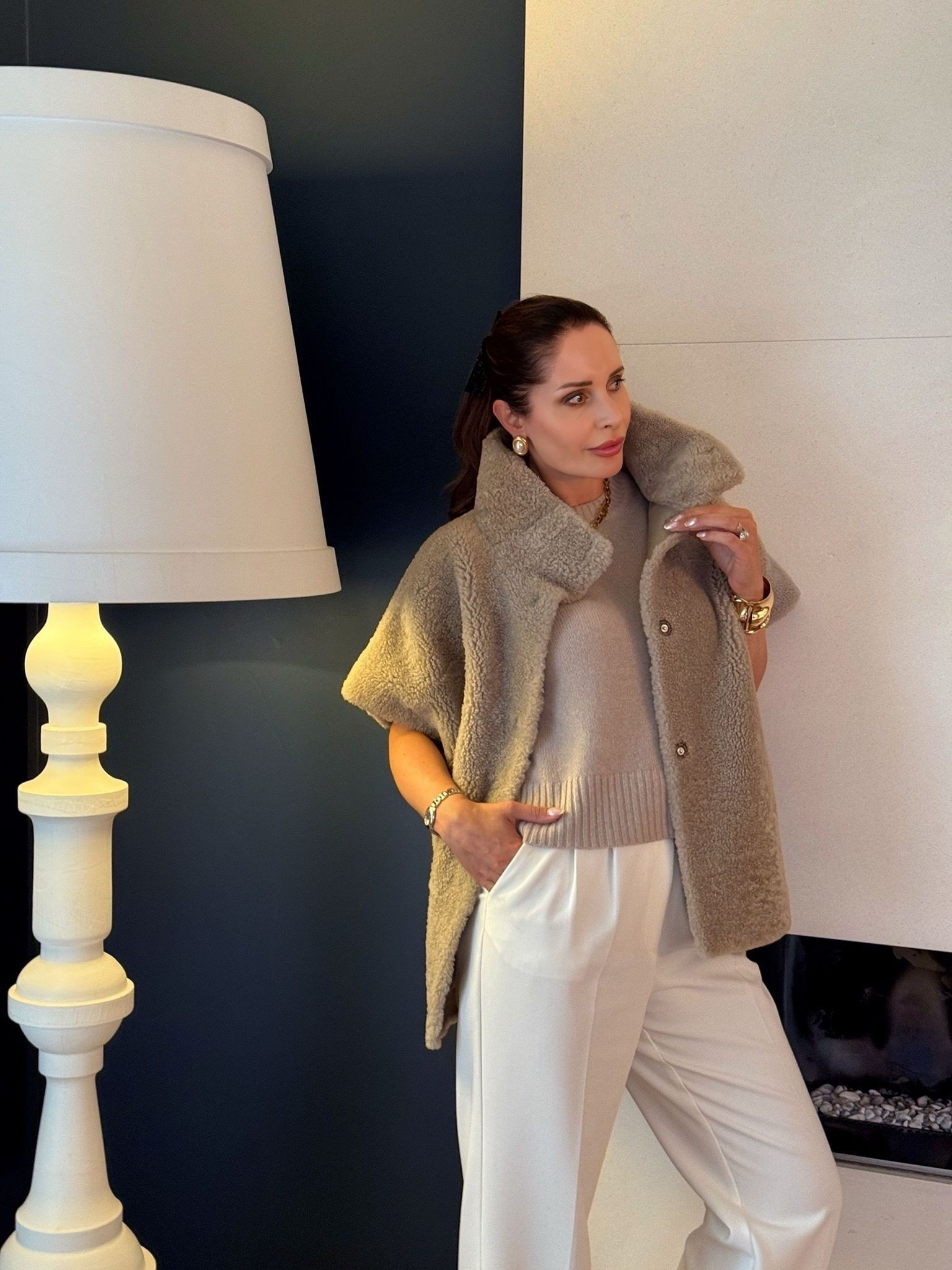 Cozy neutrals for Cyber Week 🤍✨
A soft teddy vest layered over tonal knits and winter whites — the kind of elevated neutral look I wear on repeat this season. I’ve linked this full outfit plus all my favourite Black Friday / Cyber Week finds in similar textures and tones.

Tap to shop the edit while the deals last 🤍

#LTKCyberWeek #LTKHoliday #LTKSeasonal