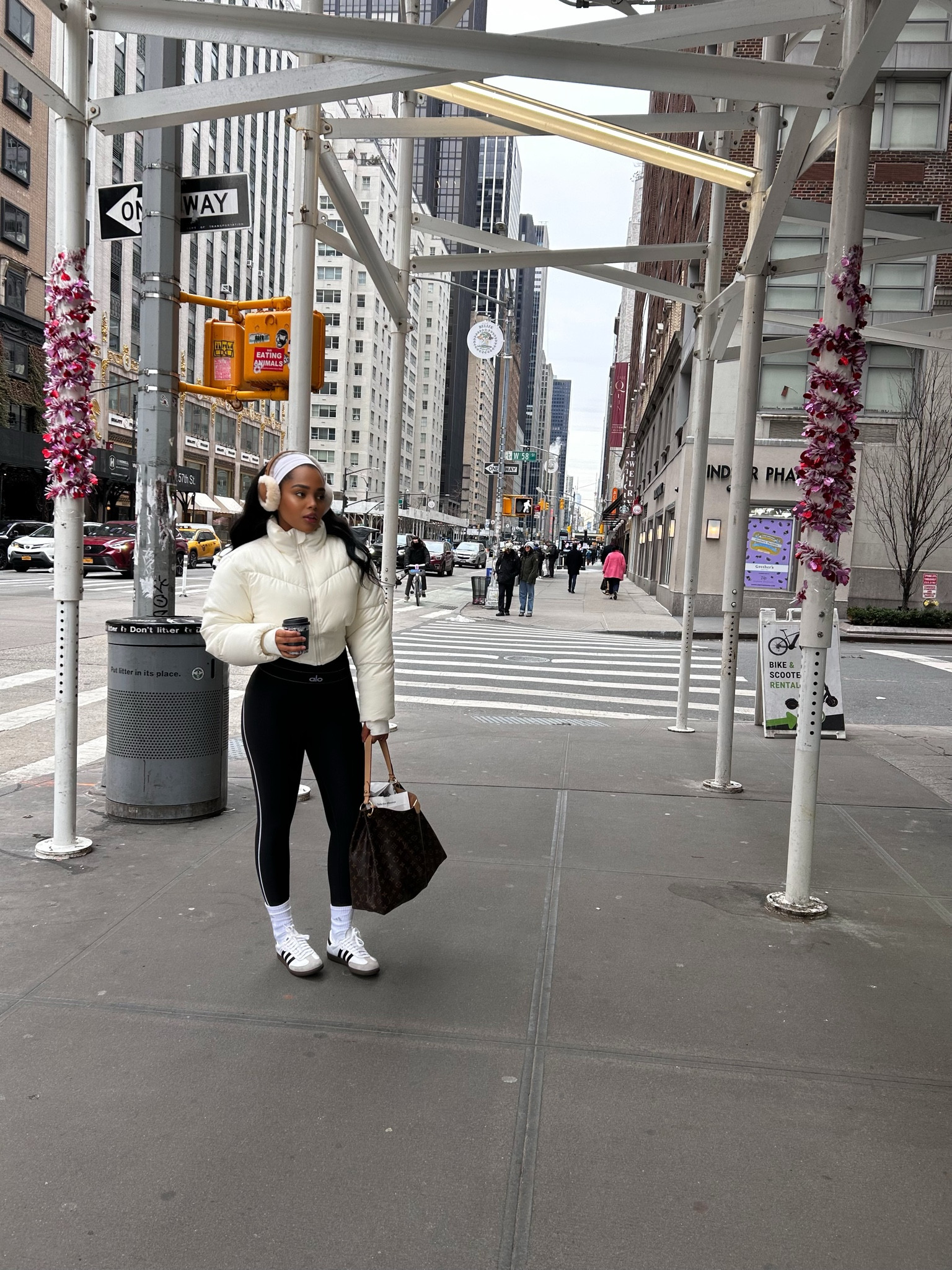 Alo girl 🤍

#LTKFitness #LTKTravel #LTKActive