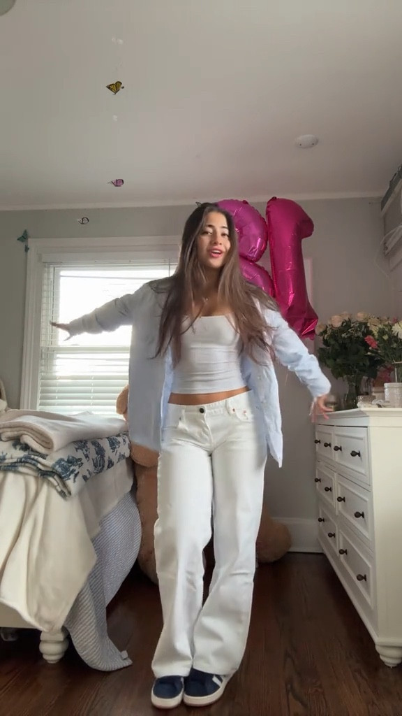 can u tell i like blue pinstripes 💐🫐

#LTKStyleTip #LTKWatchNow