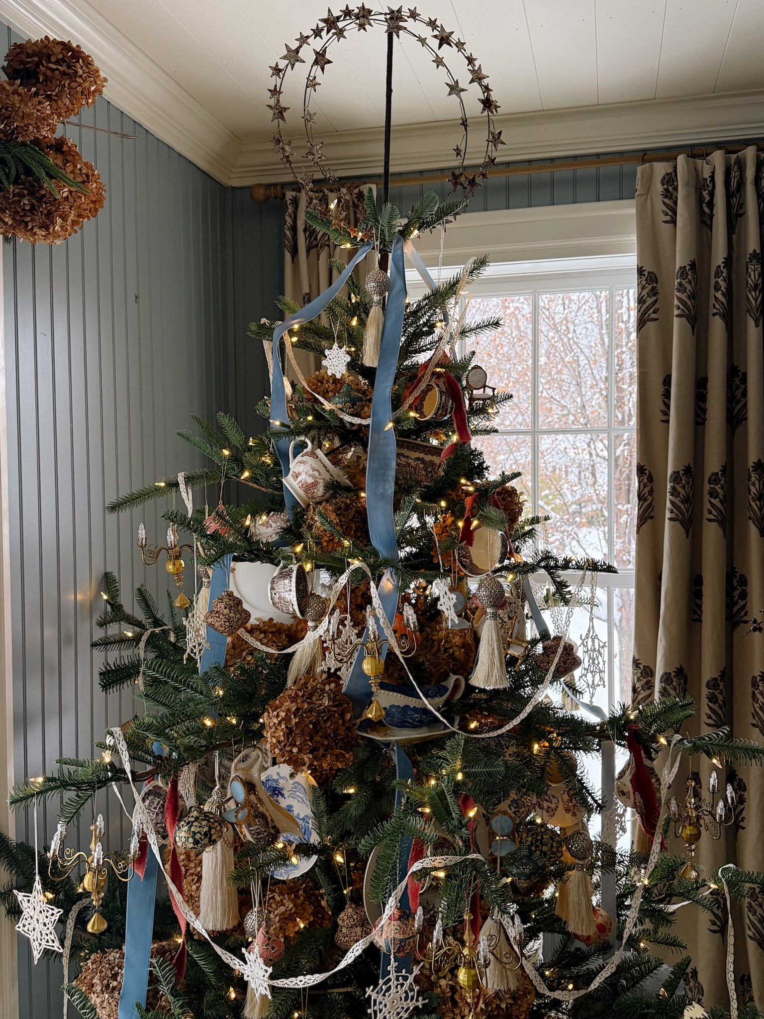 Cozy cottage Christmas loading here 

#LTKHoliday #LTKHome