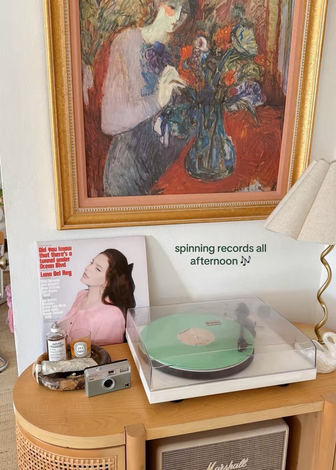 Little ways I'm romanticizing my days lately because it's all about the little things 🌟 
 
 
 
 
#romanticizeyourlife #colorfulhome #apartmentdecor #comfortcreator 