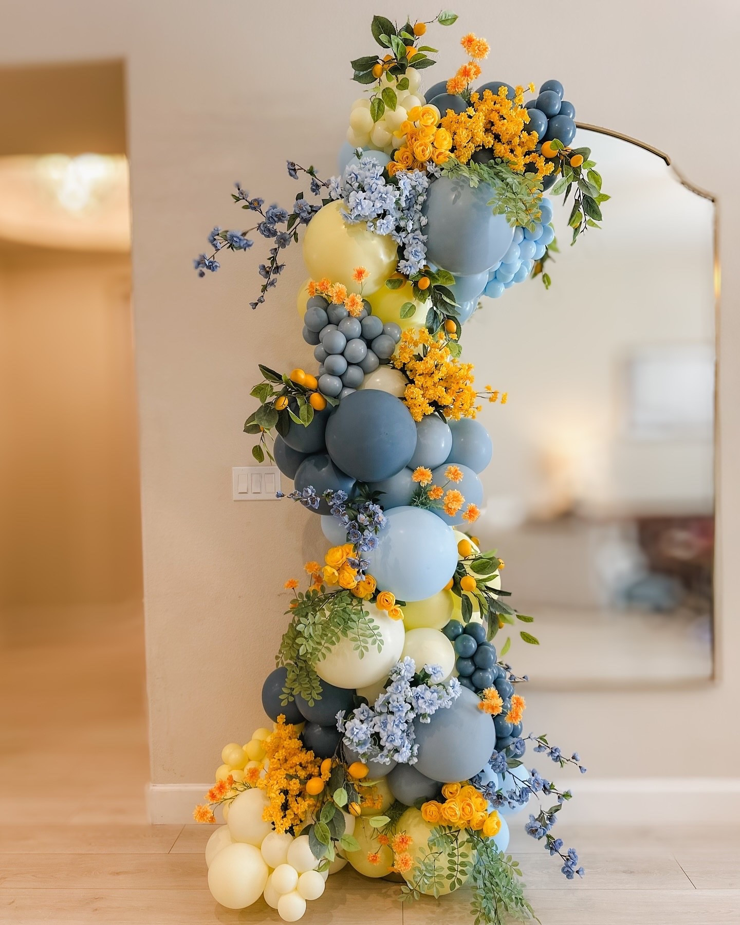 A little lemony inspiration as summer parties & showers start to roll in🍋💙💛

