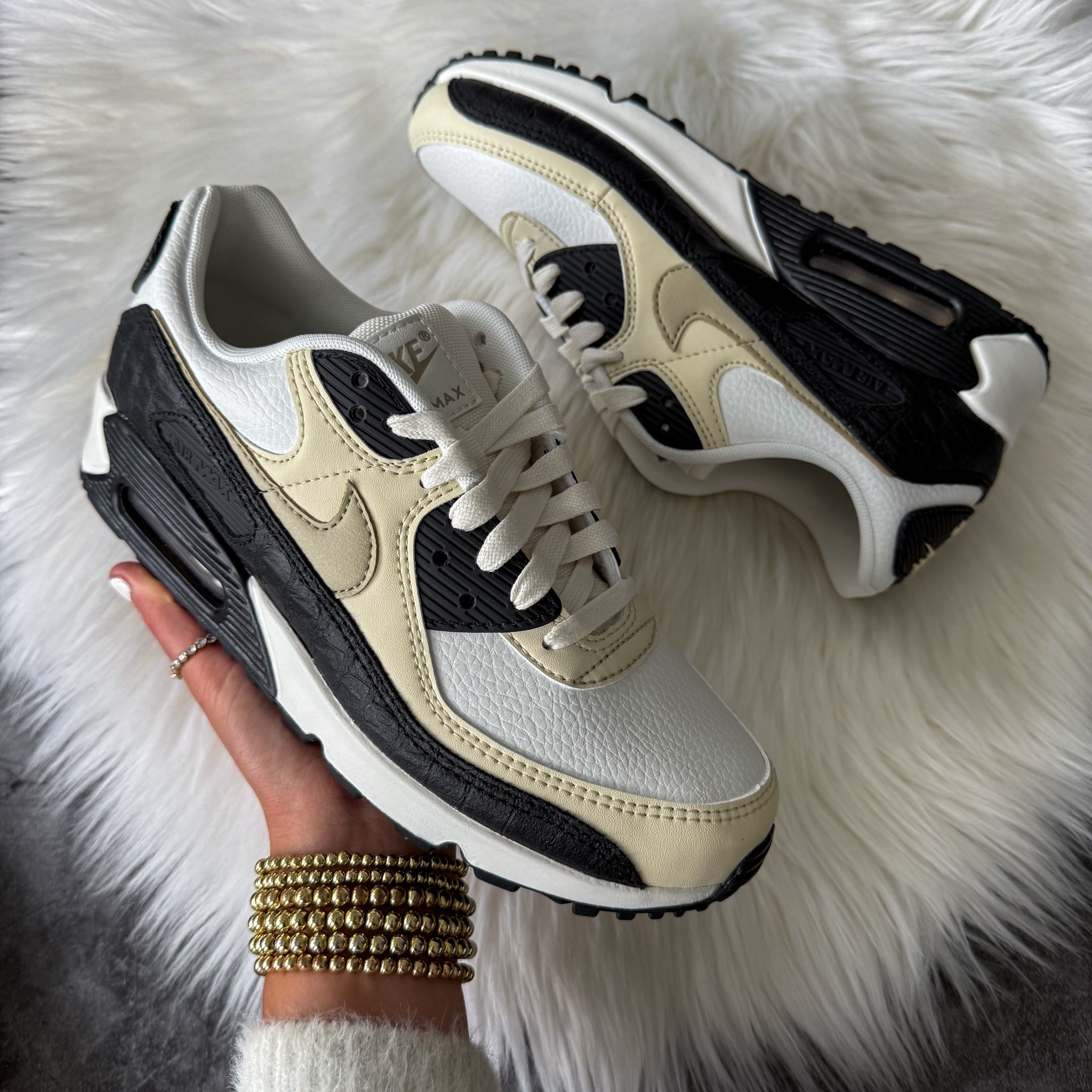 Nike air max 90 sneakers runs true to size 