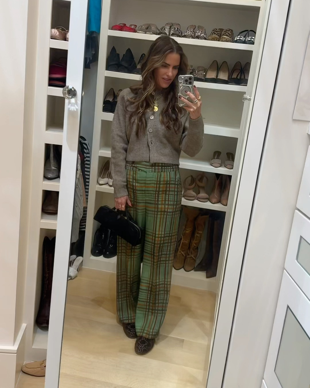 super fun yearly christmas ornament exchange at my girlfriends house last night wearing super casual but festive look💚

you can never go wrong with a chic cardi & some festive pants! linked all my favs below + my cute texas ornament too!

here is the link to my exact pants: https://www.zara.com/share/zw-collection-crop-flare-plaid-pants-p08355032.html?v1=466358612&utm_campaign=productShare&utm_medium=mobile_sharing_iOS&utm_source=red_social_movil

wearing a size small 

#LTKHoliday #LTKFindsUnder100 #LTKootd