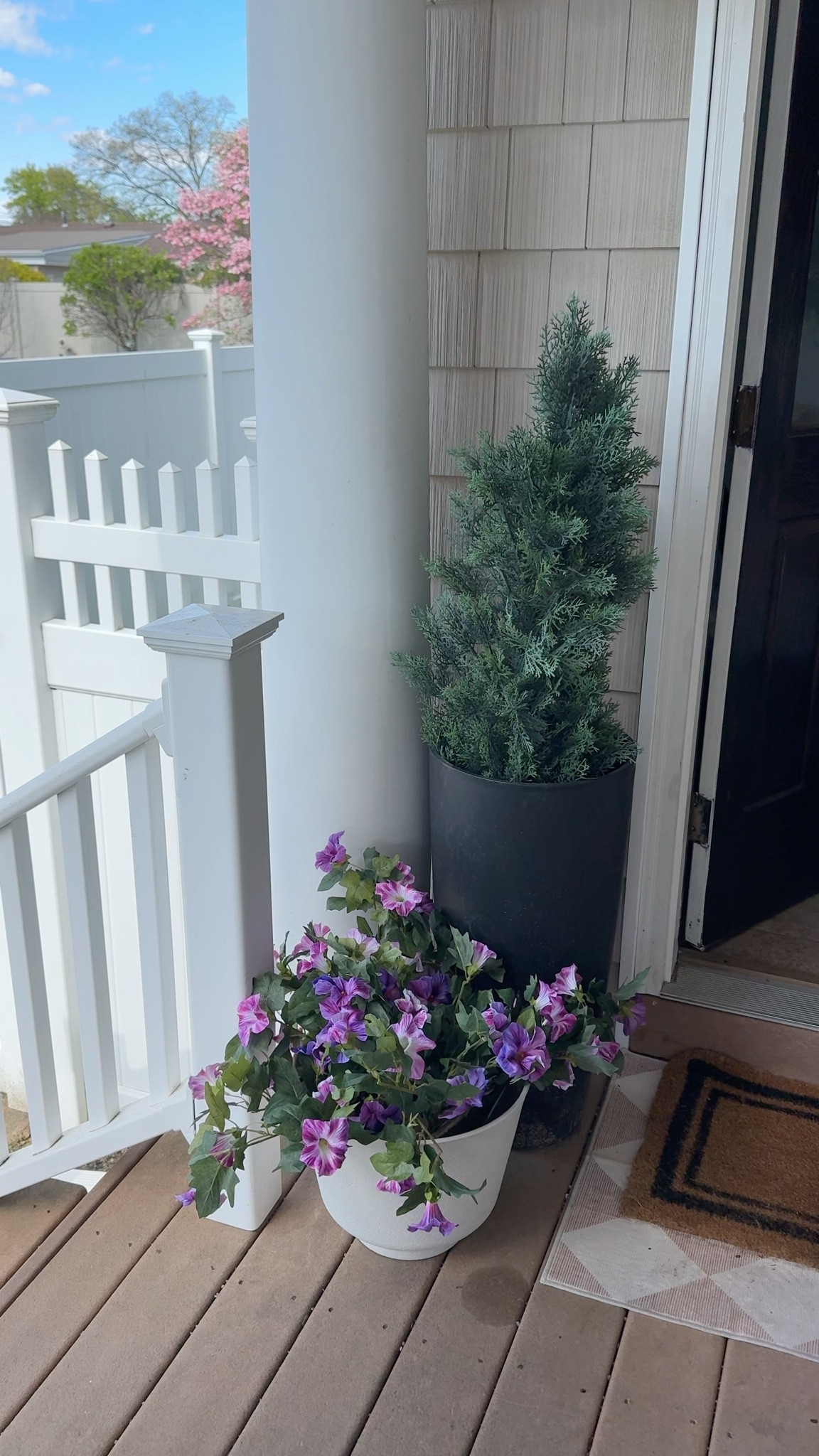 Fake flowers for the porch - these look so real!! 



#LTKSeasonal #LTKHome #LTKmomlife
