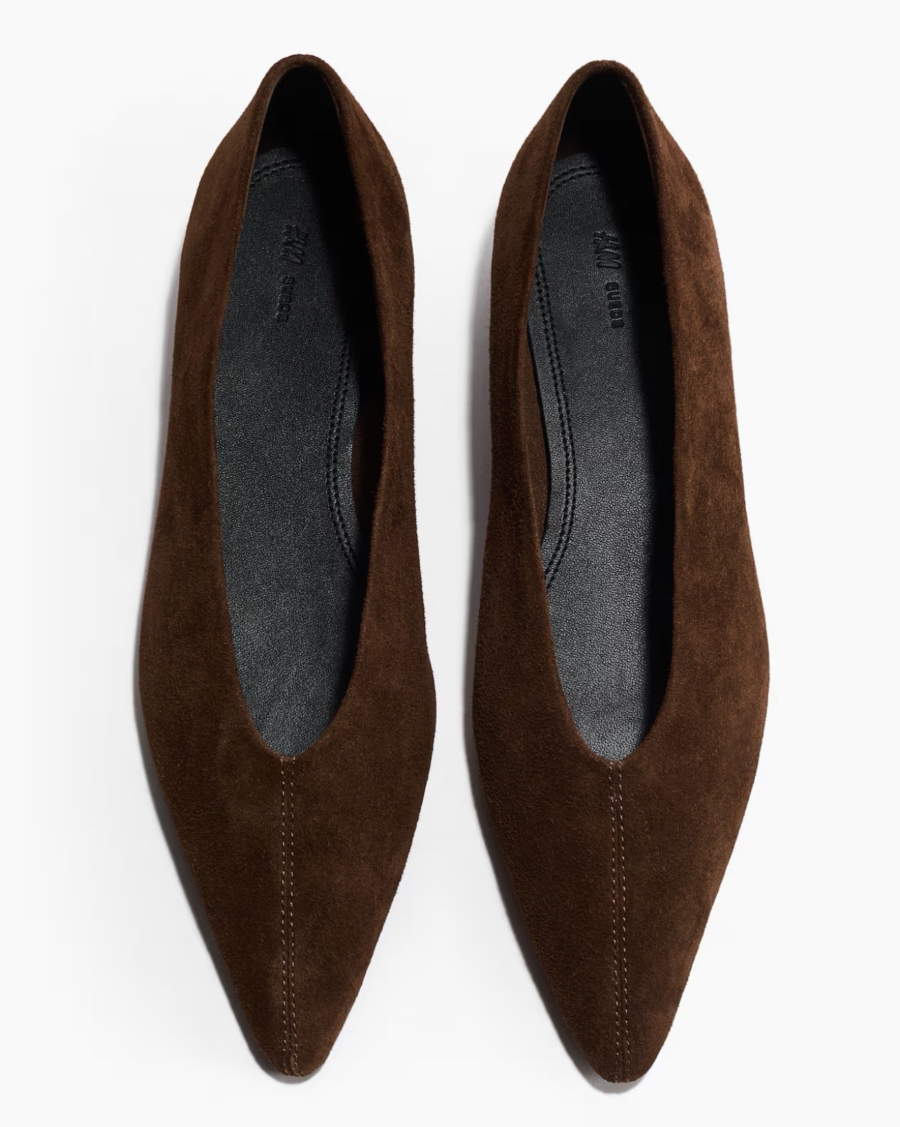 Trend Alert: Dark Brown Suede Leather Ballet Flats

H&M Premium Selection. Soft dark brown suede leather ballet flats with an elegant pointed toe and leather insole. Timeless, chic and perfect for everyday outfits. A must-have for the new season.

🔎 H&M Premium Selection, dark brown ballet flats, suede ballet flats, pointed toe flats, leather flats, brown flats, elegant flats, everyday shoes, quiet luxury, fall shoes, H&M new in

#LTKuk

#LTKeurope #LTKstyletip #LTKshoes