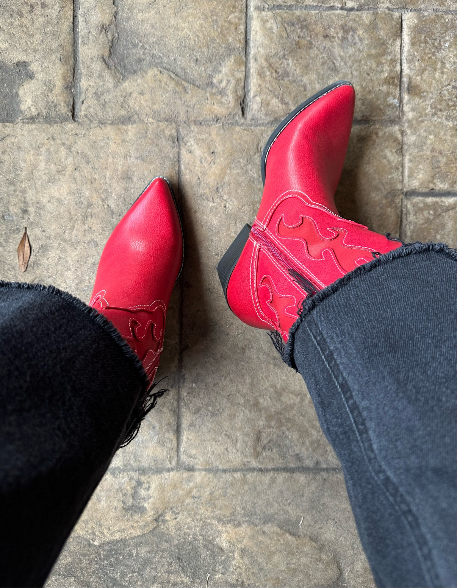 Red cowboy boots from Target, perfect for Valentine’s Day ❤️

#LTKfindsunder50 #LTKshoecrush #LTKfindsunder100