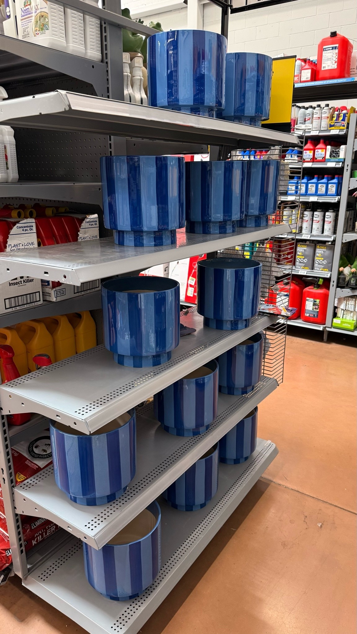 Store find alert 🪴💙 These blue striped ceramic planters at Walmart stopped me in my tracks — that glossy cabana-stripe finish is giving coastal grandmother meets modern patio. They come in multiple sizes so you can layer them for a full porch or entryway display. Perfect for real plants or faux, and they’ll instantly elevate any outdoor space this summer. 
Mainstays Lauren collection @Walmart 

#walmartfinds #walmarthome #walmartdecor #patiodecor #outdoordecor #ceramicplanters #summerdecor #porchdecor #coastalstyle #homedecorfinds #walmartstyle #budgetdecor #planterpots #curbappeal #homedecor