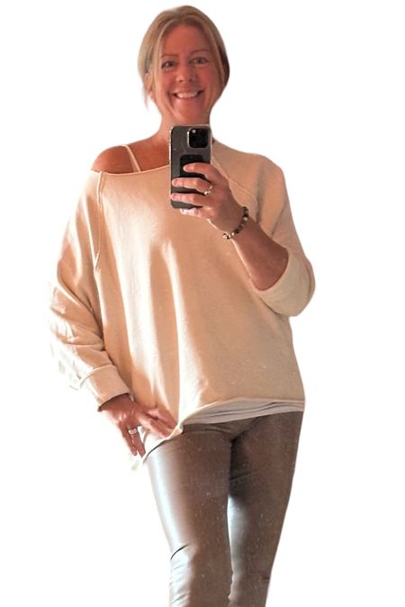 Rainy Saturdays ….are for lounging !

These faux leather leggings from RW & Co.  are both practical and comfortable ! 

Keeping it casual today with an oversized off shoulder sweatshirt from Aerie . 

The warm neutrals are perfect for fall 

Wear with runners, loafers  or a boot .  

Sweatshirt @aerie
Leggings @rw_co

#fallinspo
#neutrals
#fauxleather
#pleather
#cozy
#fashionablefifties
#loungewear
#rainysaturday
#october
#leggingsforthewin



#LTKSeasonal
