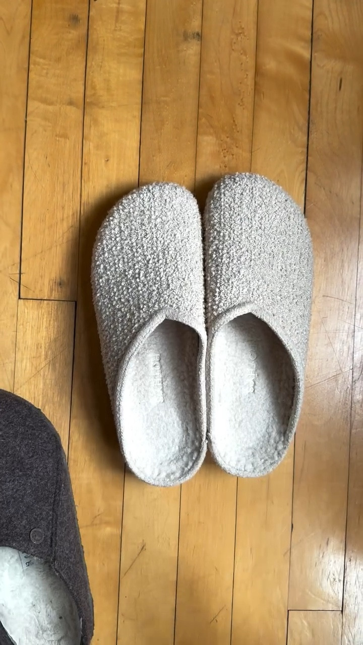 Out with the old (JK I wear these too much, they aren’t going anywhere) but in with the new anyways. And what fortuitous timing. My new @rothys clogs arrived today and also happen to be 25% off now (yay for you, boo for me). 

Anywho they’re super cozy and go up to size 13!  Figured I would throw something together quick to share the sale with you. As of last winter when I snagged these @birkenstock clogs at @nordstromrack it’s been all I want to and prefer to wear.