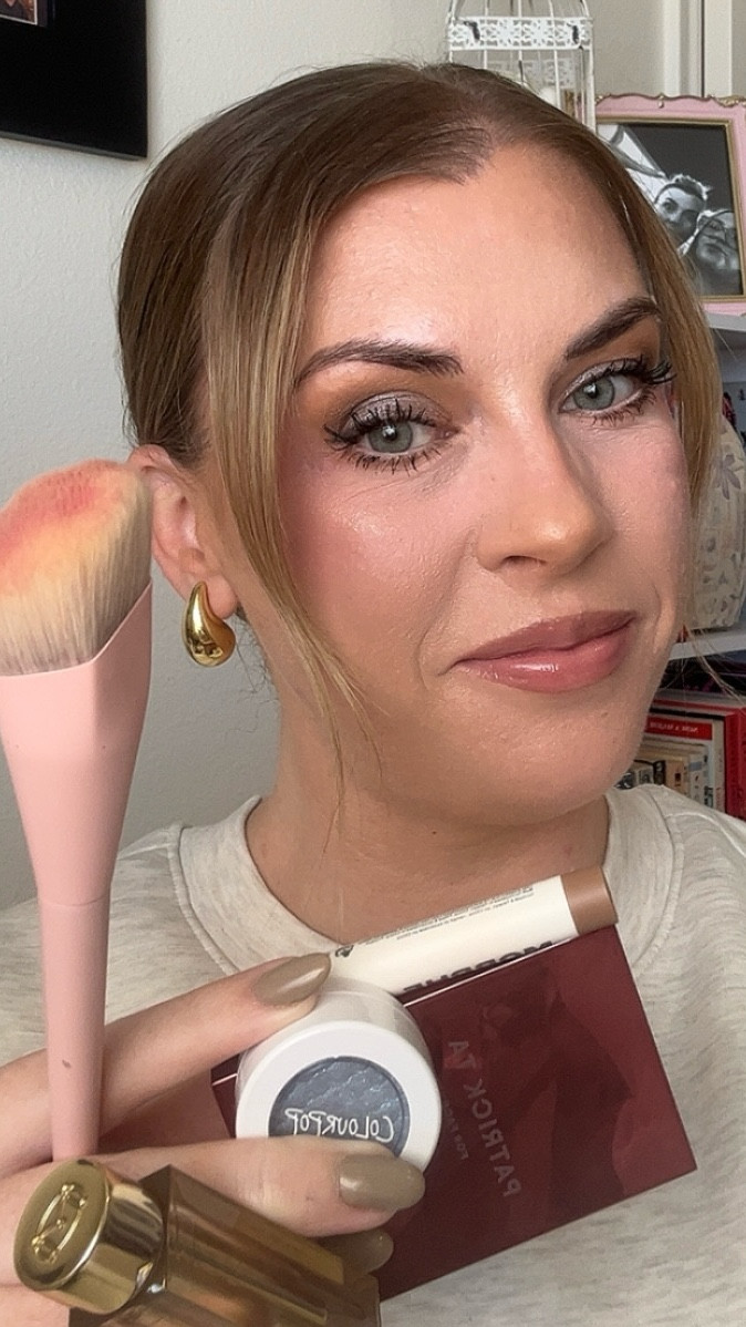 💙🔵🔹🩵Part 1! Cool affordable brushes, blue eyeshadow is cool, and makeup yap. Let’s go. Who wants part 2?? 
.
Want product links? Comment “BLUE” and i’ll dm you the links!
.
.
#getreadywithme #blueeyeshadow #makeupartisttips #affordablemakeup #muatips #makeupideas #͏m͏a͏k͏e͏u͏p͏l͏o͏o͏k͏s #makeuphacks #utahmakeupartist #moabmakeupartist #moabhairandmakeup #slcmakeupartist #utahhmua #makeupexplore