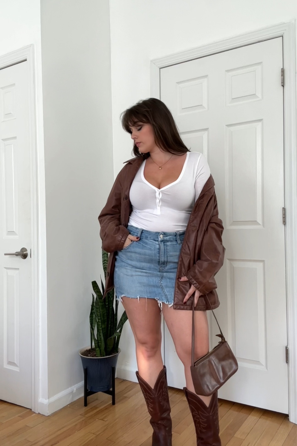 summer to fall transition look 😌 jacket is thrifted but linked similar ones and purse is from brandy melville 