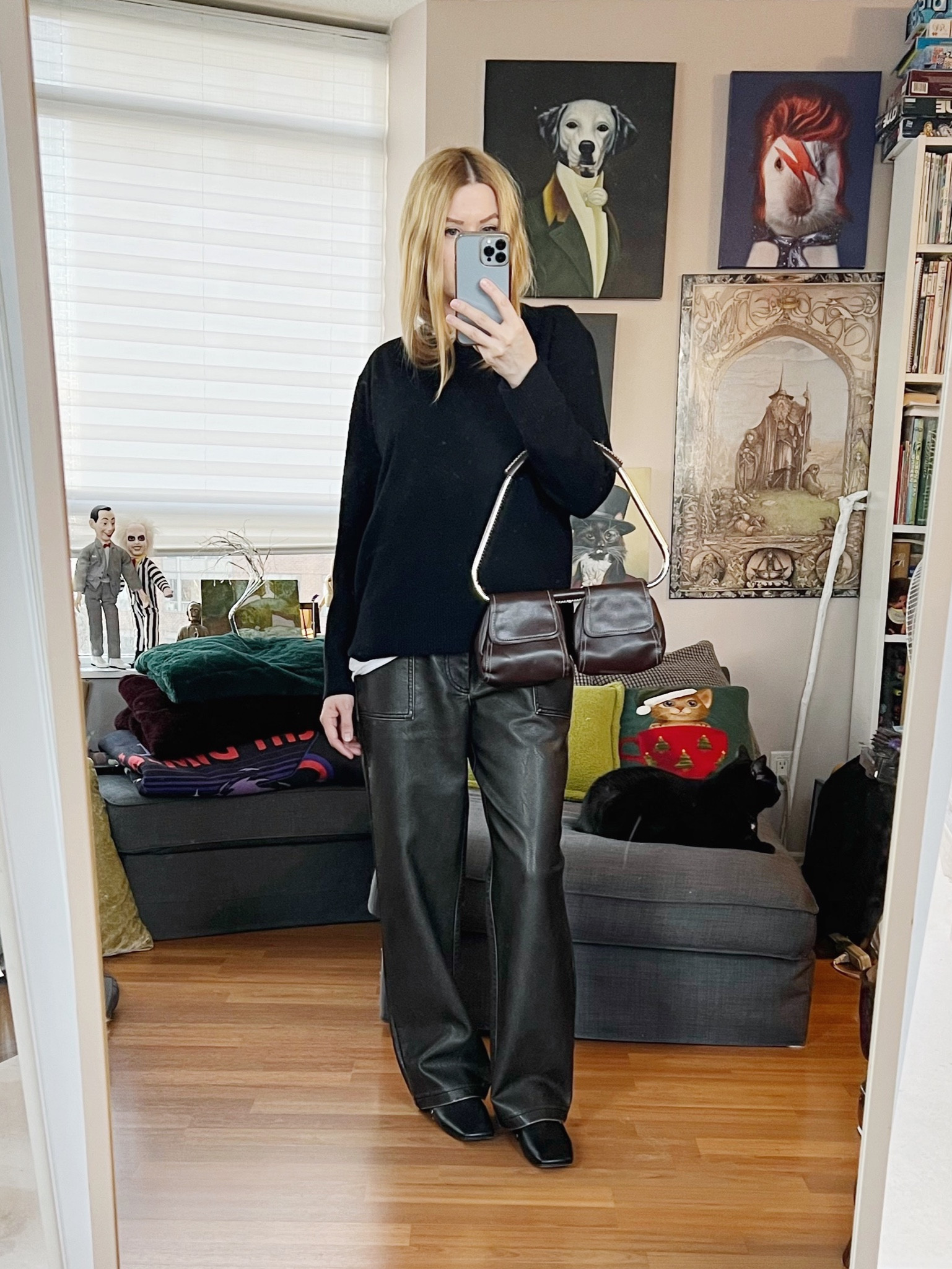 When the weather gets colder and you have to cover your outfits with a big coat, I like to use handbags and accessories to inject some personality into my look. This bag is incredible. It’s vintage 90s and so unique and interesting.
Handbag and coat (men’s) are vintage 90s, and boots are secondhand old Celine.

•
.  #falllook  #torontostylist #StyleOver40  #secondhandFind #fashionstylist #slowfashion #FashionOver40  #90sstyle #90sfashion  #oldceline #MumStyle #genX #genXStyle #shopSecondhand #genXInfluencer #WhoWhatWearing #genXblogger #secondhandDesigner #Over40Style #40PlusStyle #Stylish40

#LTKover40 #LTKitbag #LTKstyletip