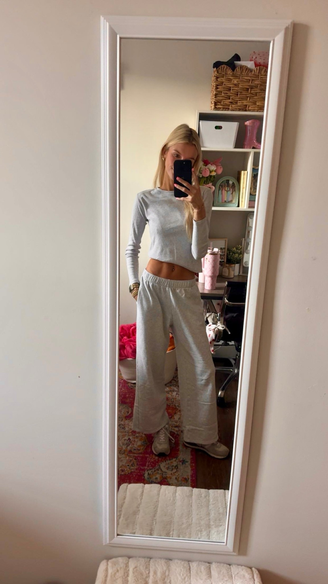 Brandy melville long sleeve tee with hollister sweats and new balances

#LTKmorningroutine #LTKdayinmylife #LTKfitnessgoals