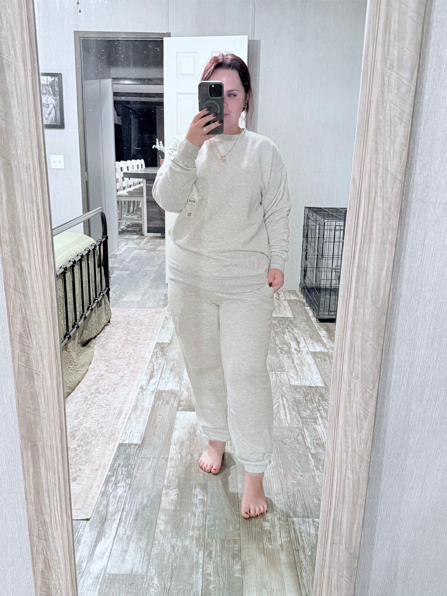 5’1”, 170lbs, wearing size small 