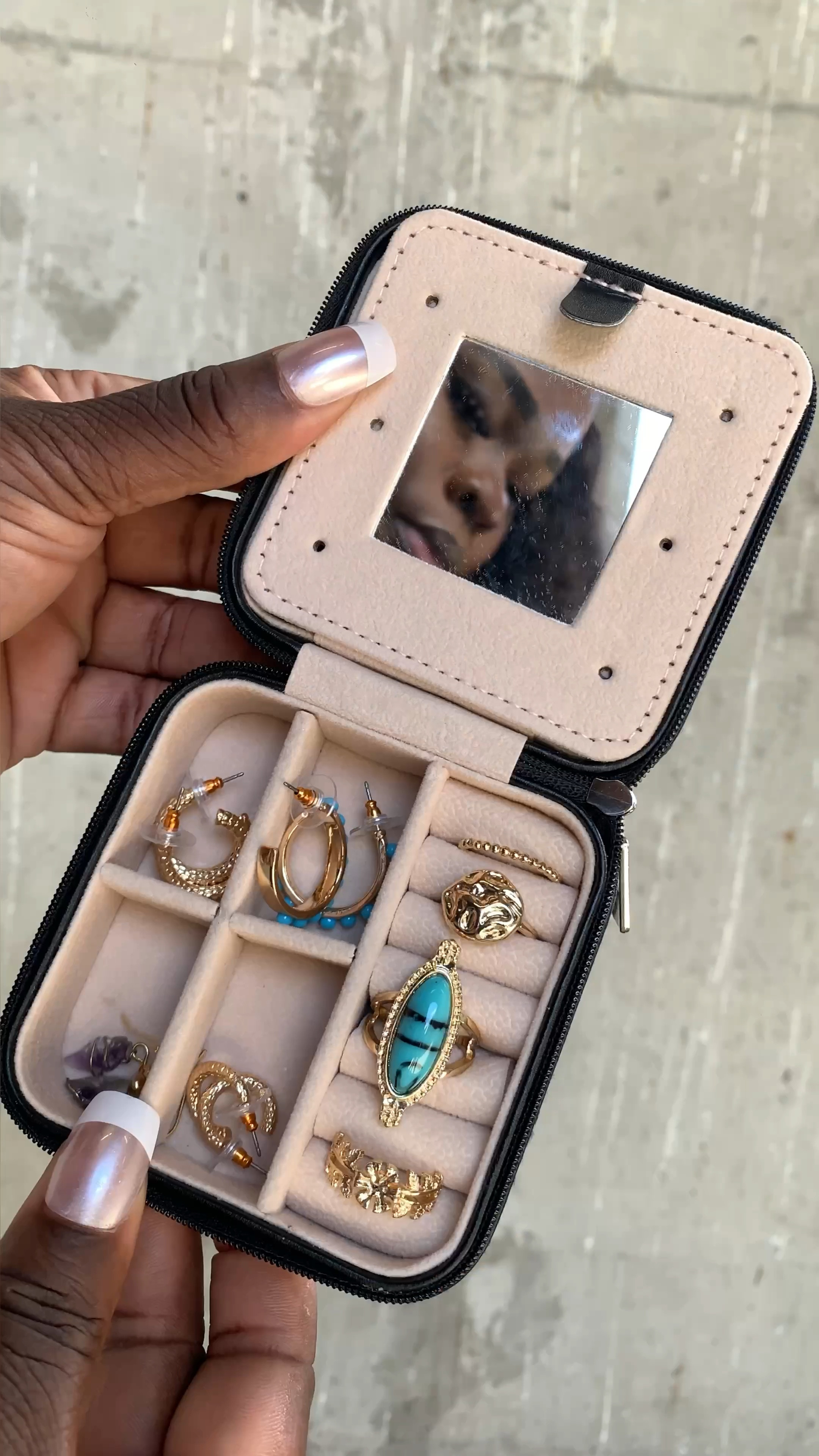 I am travelling next week and I cant wait to show you all how I pack most of my items.🖤

This box is so handy, for short trips 🖤
#traveltok #travelessentials #casegrace #fyp #jessyray

#LTKtravel #LTKbeauty #LTKeurope