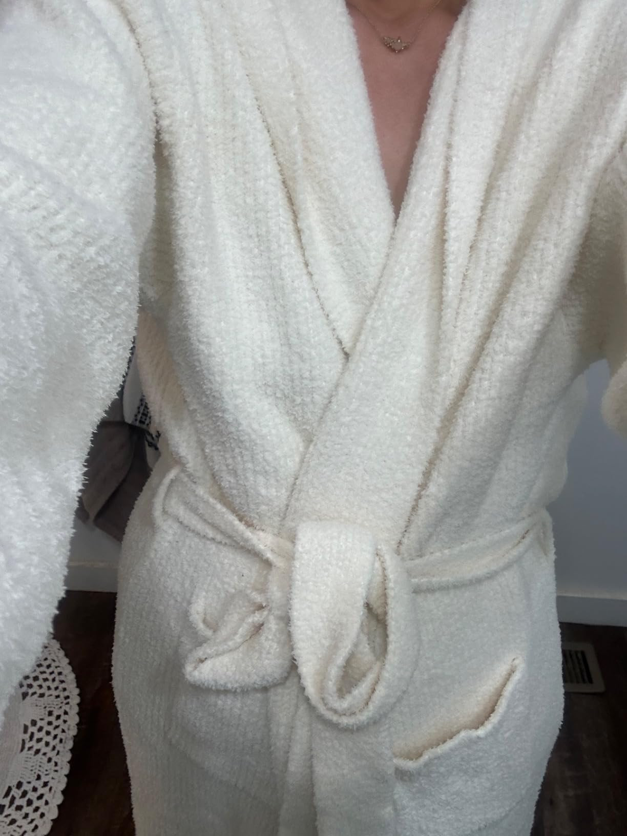 MH MYLUNE HOME Ultra Soft Robe With Pockets, Spa Bathrobe Loungewear Calf-Length, Plush Fuzzy Flu... | Amazon (US)