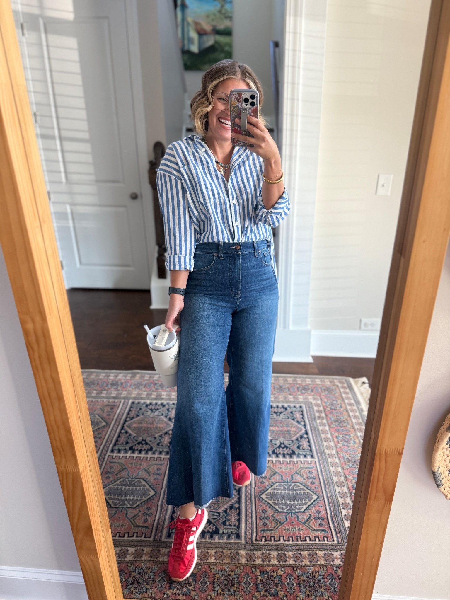 Hand down, THE most comfortable (and flattering pair of jeans you’ll buy this season. A structured, wide leg flare from Madewell. 

Grab them and thank me later!
