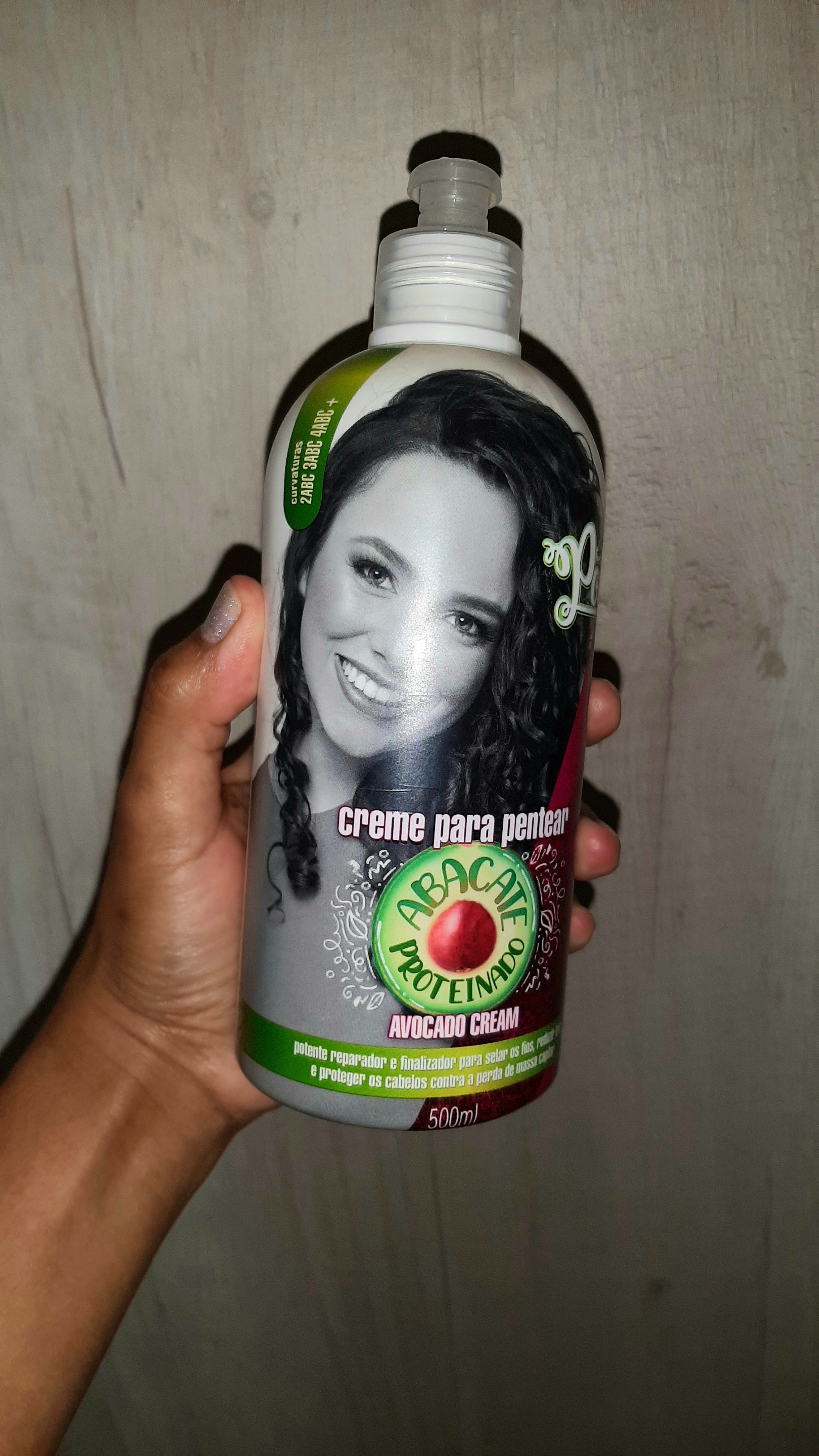 Creme para Pentear Abacate Avocado Cream Soul Power Possui formulação equilibrada com ativos reparadores e hidratantes, que enriquecem os fios evitando perda de nutrientes importantes que enfraquecem e afinam os cachos. Os cabelos ficam com muita definição e mais encorpados, com toque suave e sem frizz.Reconstrução e reparação capilarProteção Térmica, efeito antirigide, reparação e selagem dos fios, proteção contra a perda da massa capilar.#hair #cabelo #autocuidado 

#LTKbrasil #LTKbeauty