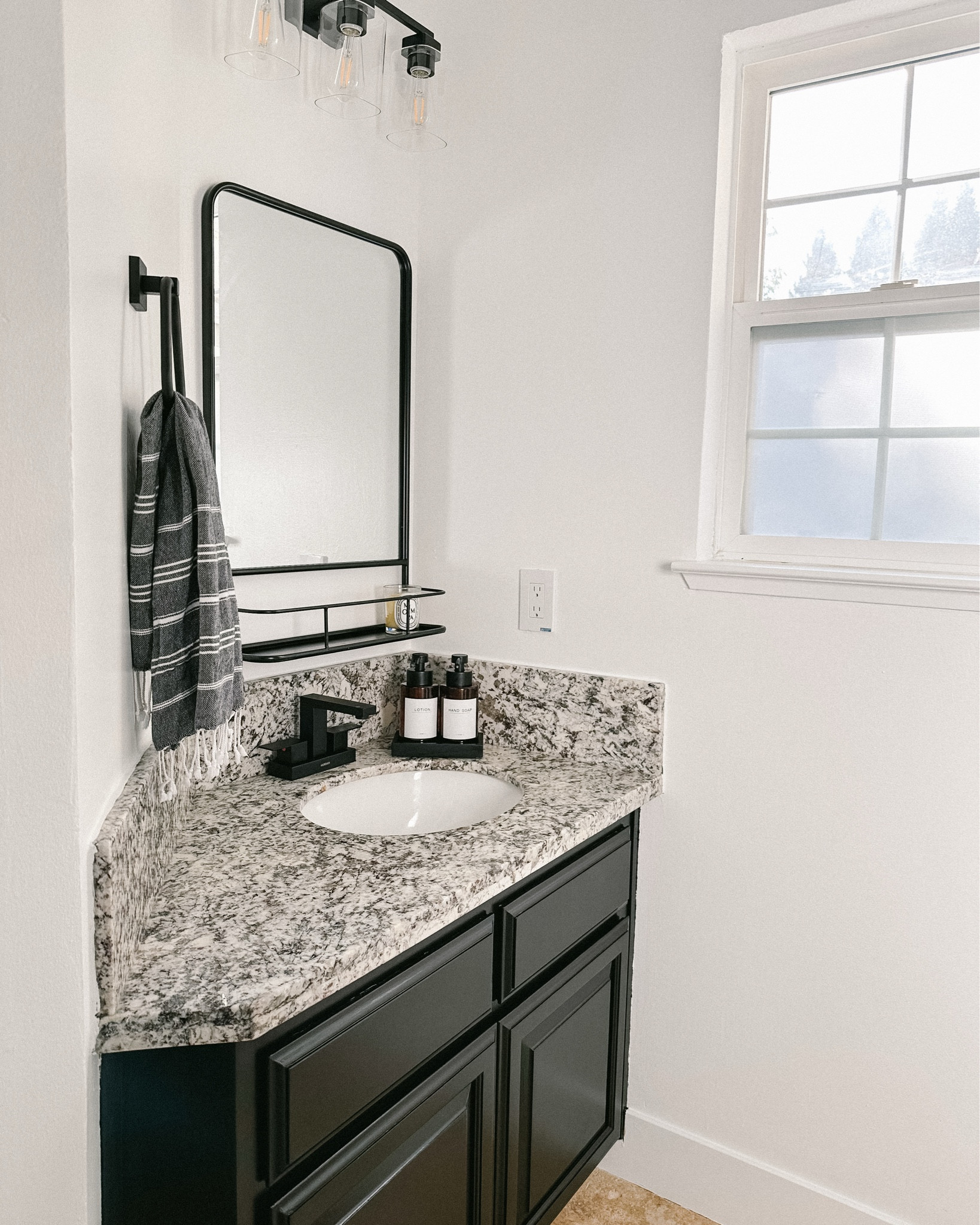 Gave my powder room a little refresh in the form of new paint and hardware.



#LTKHome