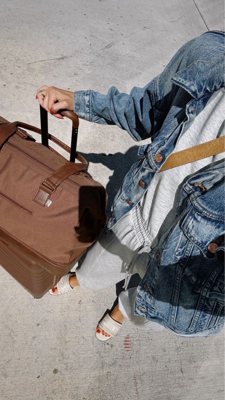 LOVE MY NEW BEIS SUITCASE AND WEEKENDER BAG IN THE COLOR MAPLE! 🤎🤎 wearing an Abercrombie Ypb neoKnit jumpsuit and Jean jacket for my travel outfit! 



#LTKsalealert #LTKtravel #LTKstyletip