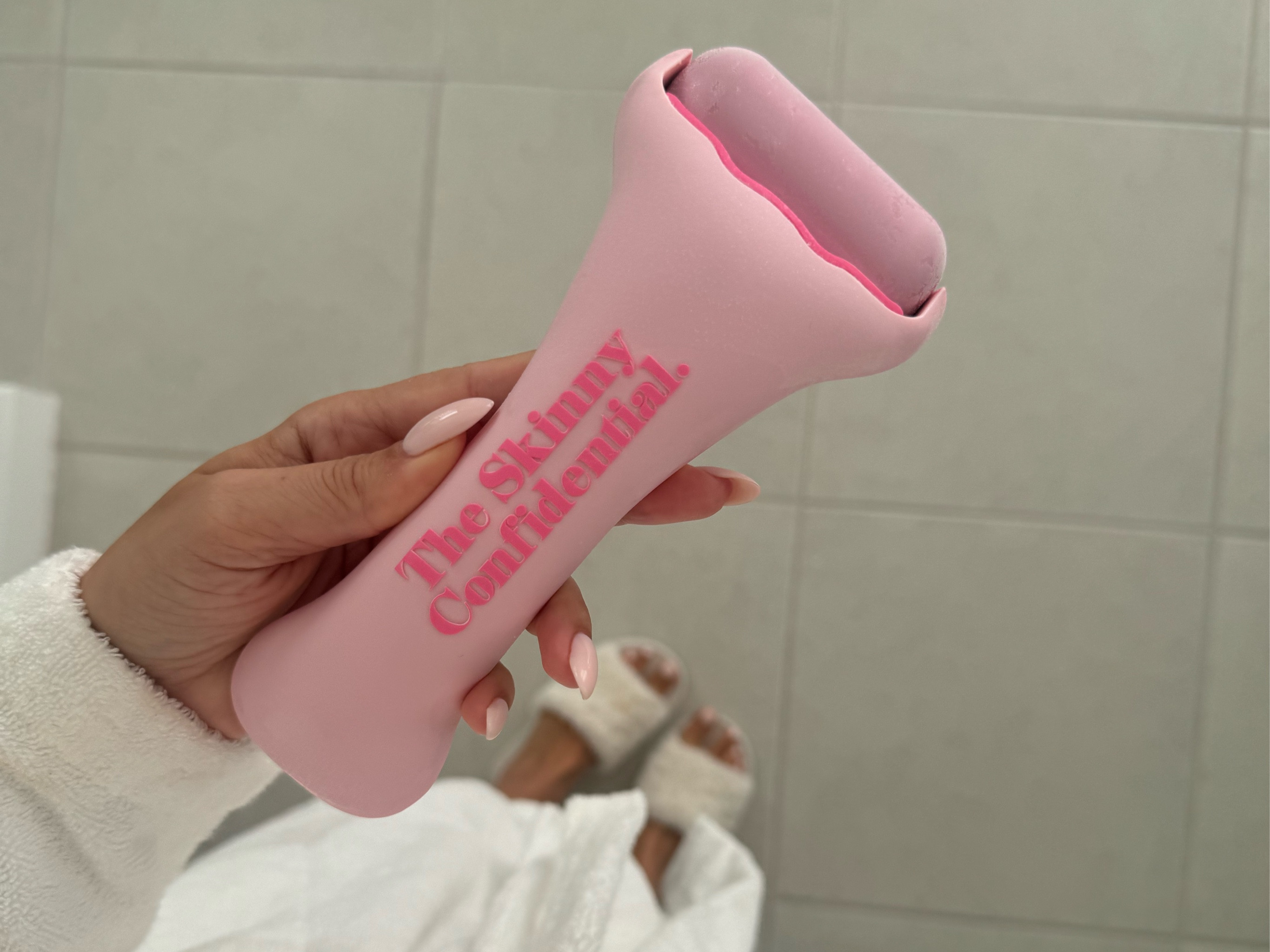 Must-have for morning routine 🧊💕 #skinnyconfidential #morningroutine #depuff 

#LTKFindsUnder100 #LTKStyleTip