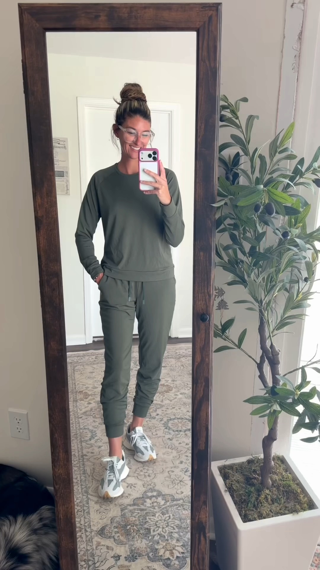 One of the softest lounge sets I’ve tried! 🤍

This brushed bamboo jogger set is lightweight, breathable, stretchy, and incredibly comfortable. Perfect for everyday wear, errands, travel days, or relaxing at home.

✨ Wearing the Olive color.