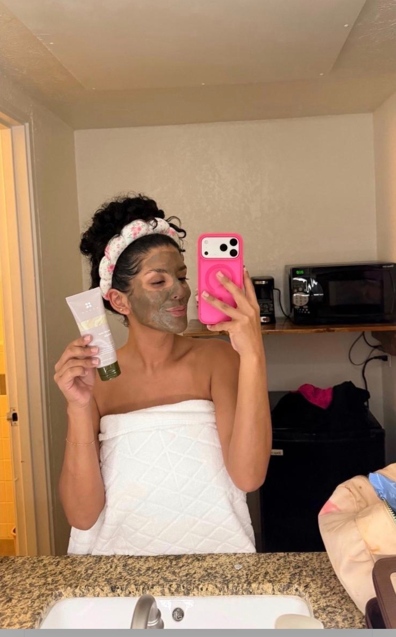 Self-care nights always hit different. This detox mask has become one of my favorite little skincare rituals for a fresh, clean glow. ✨

#SkincareRoutine #SelfCare #FaceMask #GlowingSkin #BeautyFavorites #SkincareEssentials #SkinCareLover #PamperRoutine #HealthySkin #BeautyFinds

#LTKdayinmylife #LTKBeauty #LTKselfcare