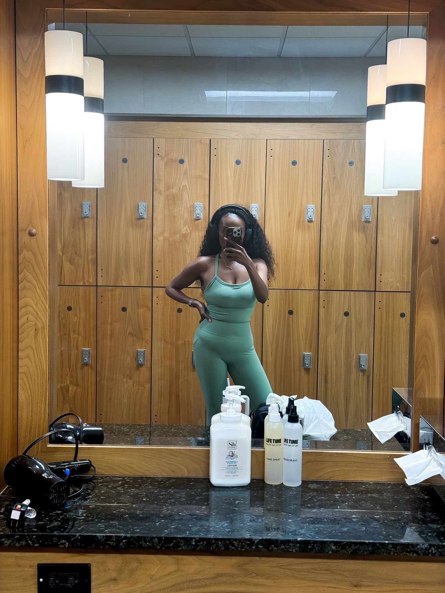 🌱🏋🏽‍♀️🎧

Size S • 5’4 • 130 LBS • 34 DD
Also, I loved the blue sooo much I had to grab it in green. Do we like?

#LTKfitnessgoals #LTKootd #LTKActive