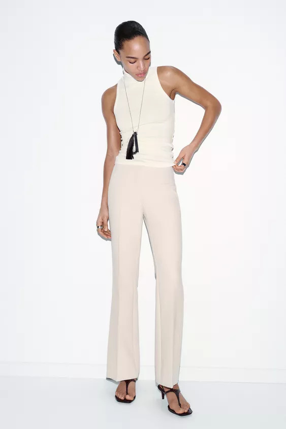 TOP SANS MANCHES À COL MONTANT | Zara FR