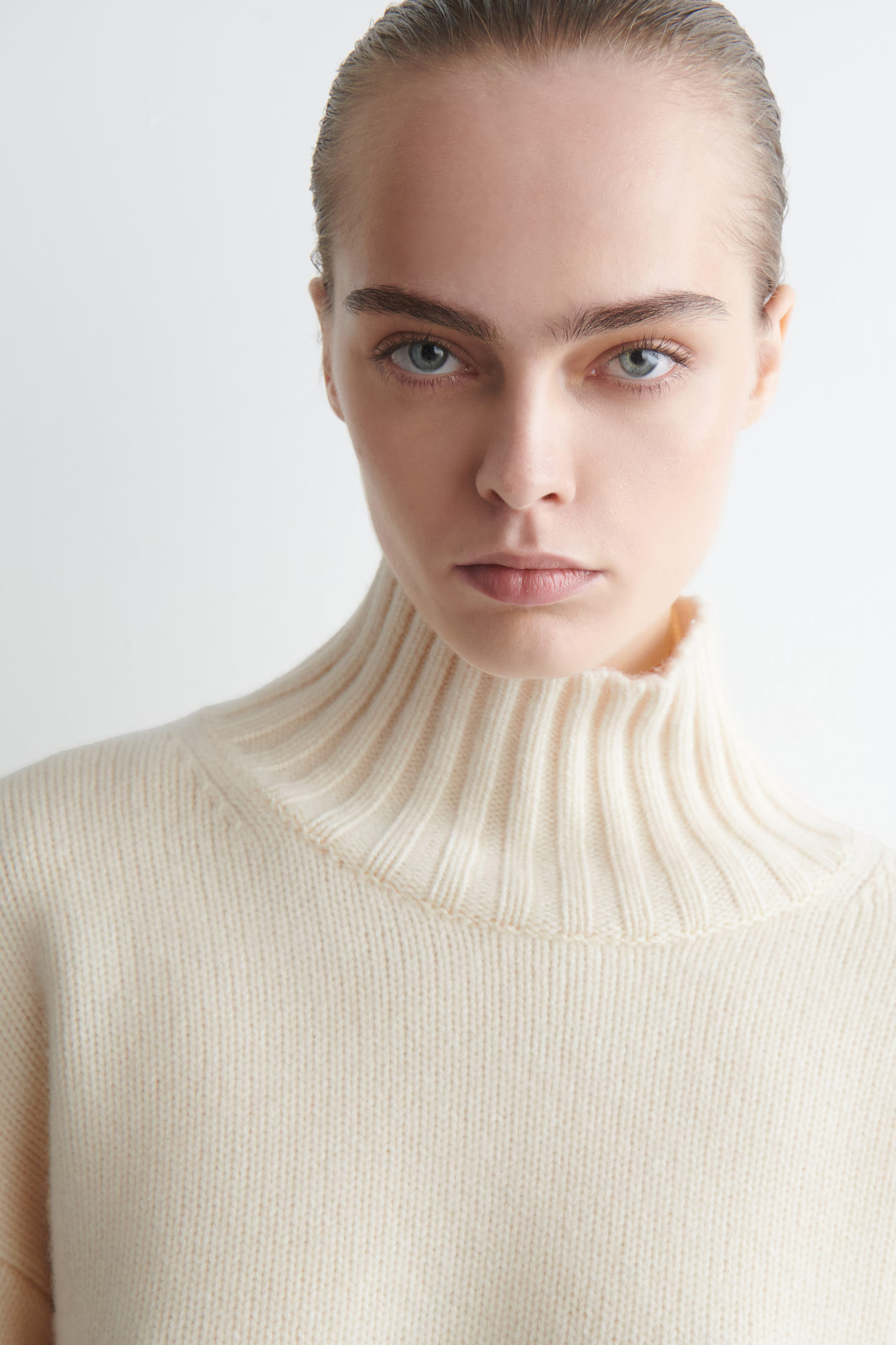 CHUNKY CASHMERE FUNNEL-NECK JUMPER - OFF-WHITE | COS GB | COS UK