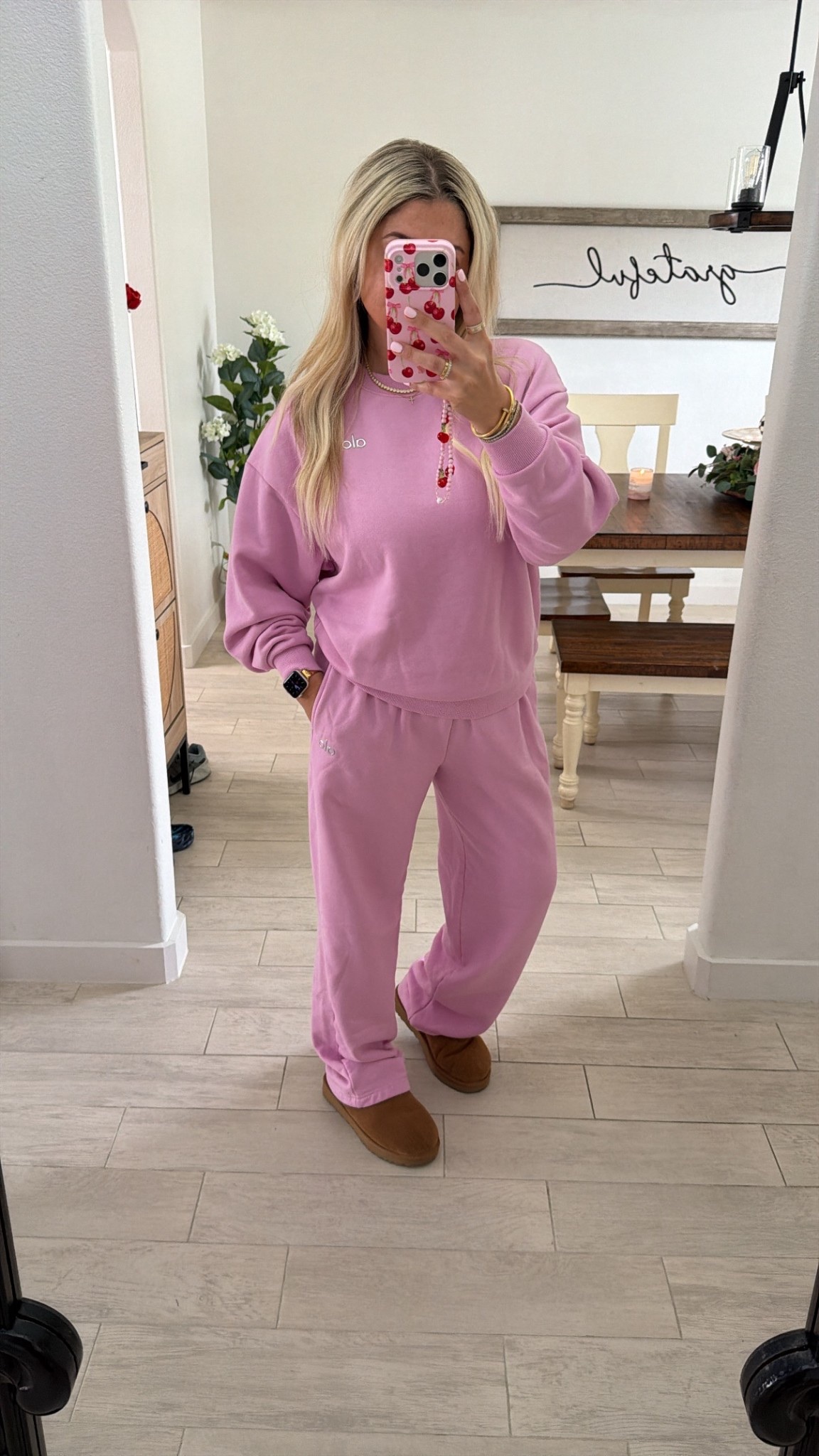 OOTD 
Alo set small
Uggs tts

#LTKootd