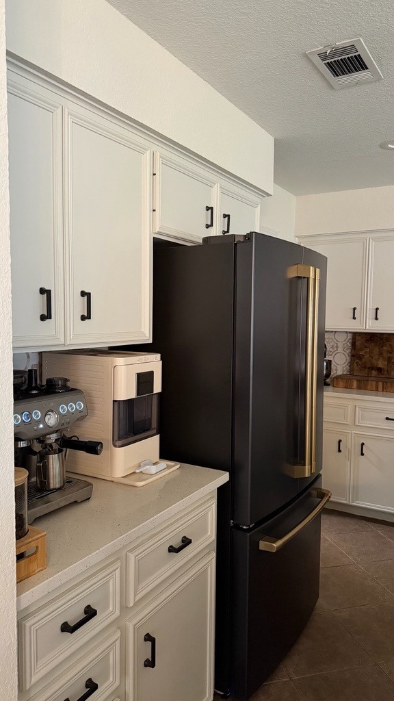 Kitchen essentials you’ll use every single day 🤍✨ 

From the fridge and coffee machine to cutting boards, an ice maker, and all the little things that make your kitchen more functional, these are the must-haves I’m loving! ☕️🧊 

Linking all my kitchen favorites!

#KitchenEssentials #KitchenMustHaves #KitchenFinds #HomeEssentials #KitchenOrganization #CoffeeStation #CoffeeMachine #IceMaker #KitchenInspo #HomeFinds #AmazonFinds #LTKHome #LTKFinds #HomeMustHaves #KitchenFavorites 

 