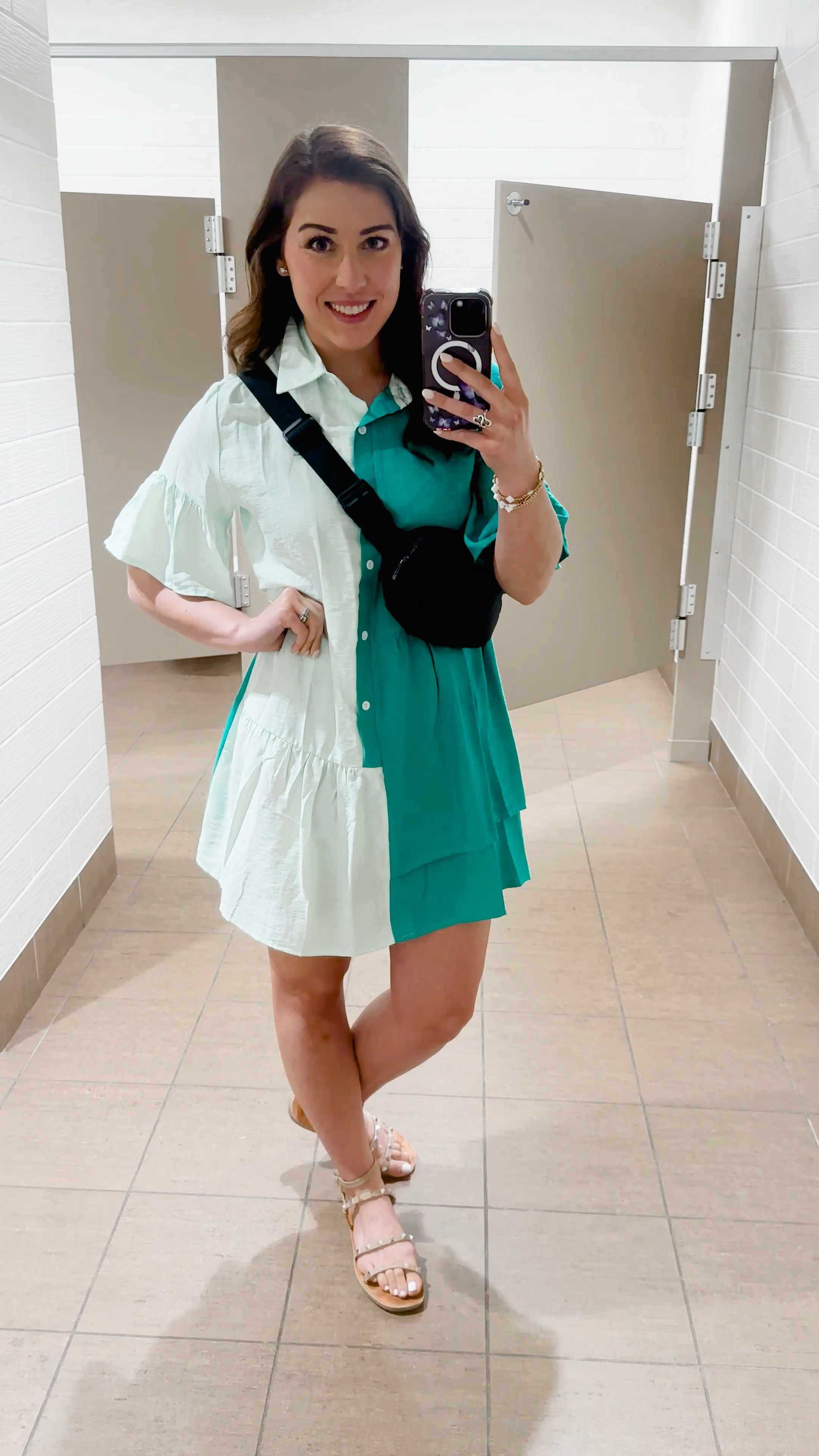 Easy summer dress with functional buttons.