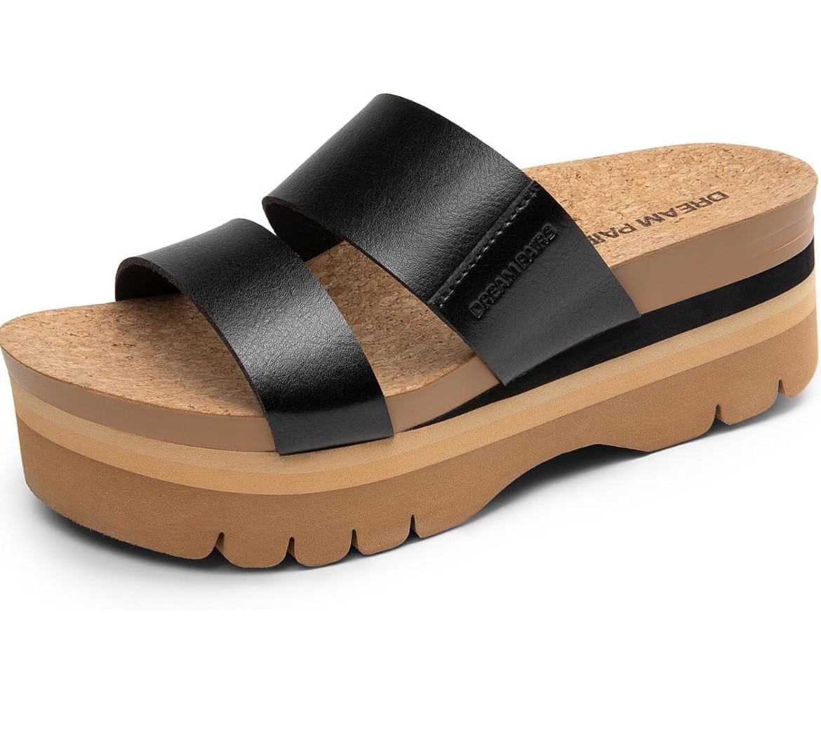 Comfy black simplistic style for every day 

#LTKStyleTip #LTKSpringSale #LTKOver40