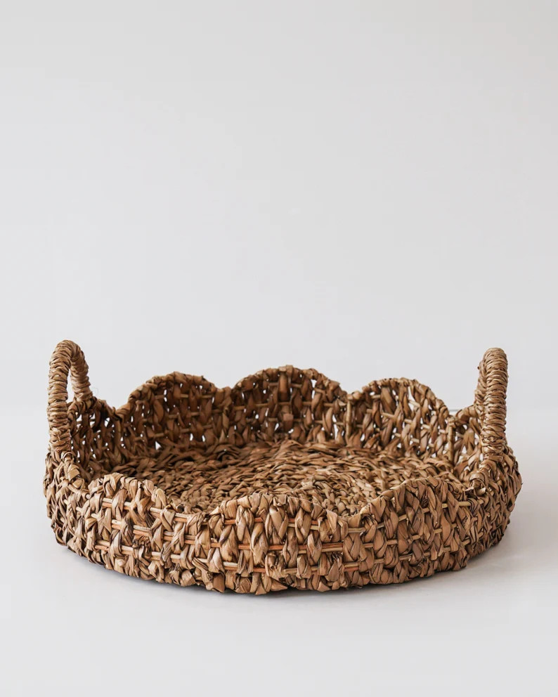 Braided Scalloped Seagrass Tray | MJHome