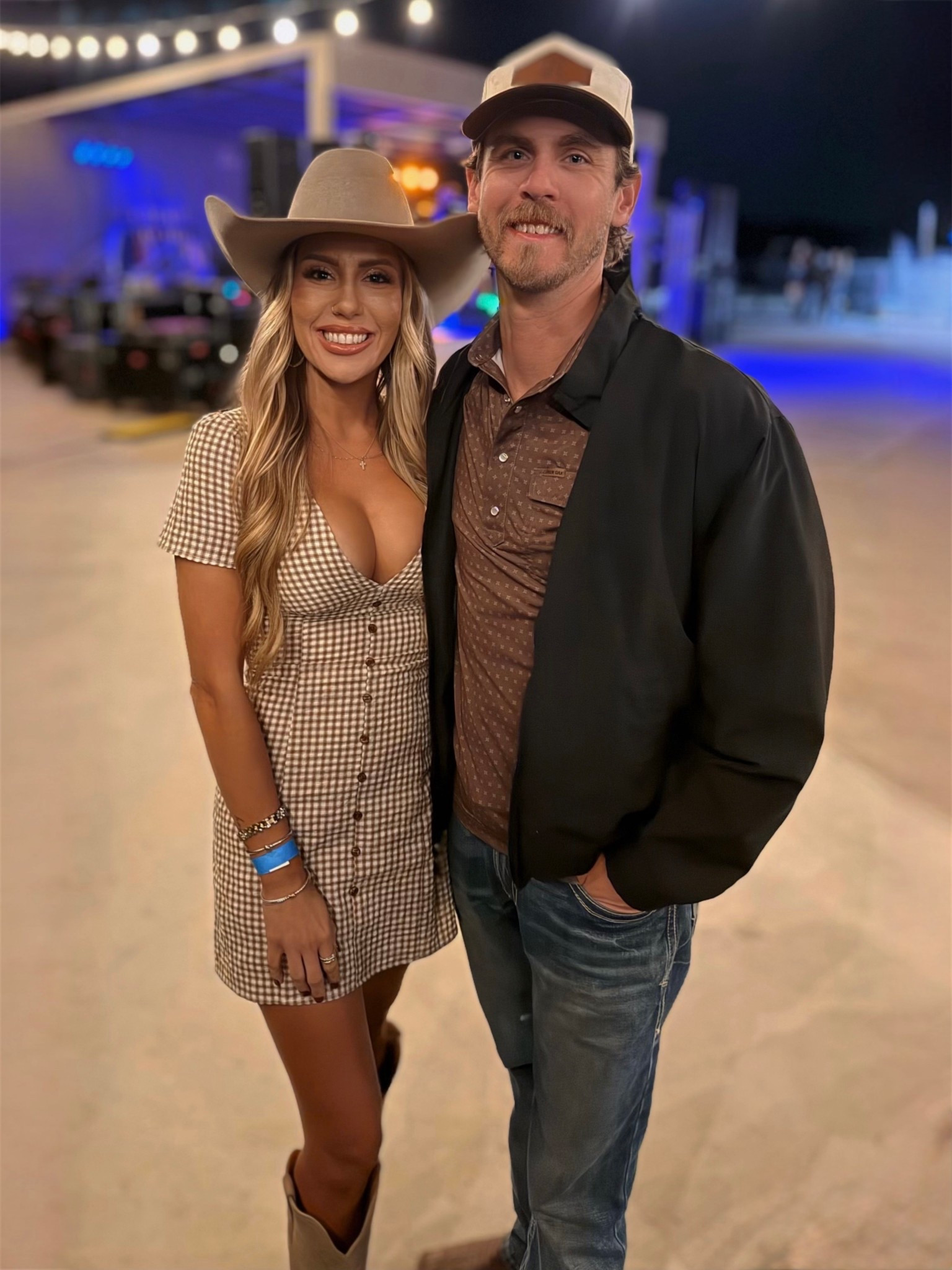 When western meets glam — my favorite fall look yet 🐮🤎 linked every detail on LTK #LTKtrending #LTKedit #western #concert 


#LTKHoliday #LTKSeasonal