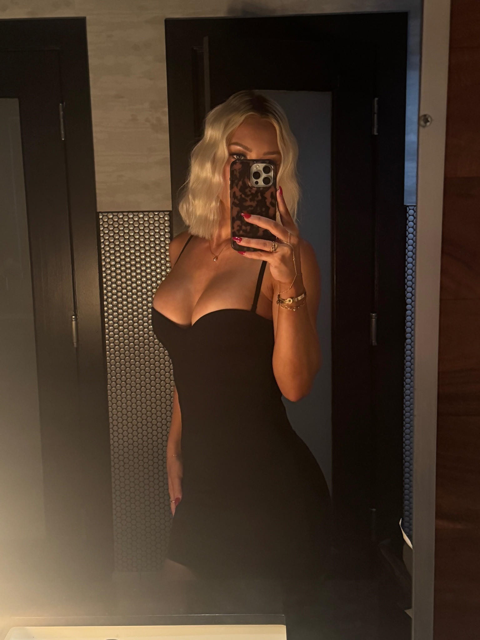 The most flattering mini dress 🖤

#LTKStyleTip #LTKSummerEdit #LTKFindsUnder100