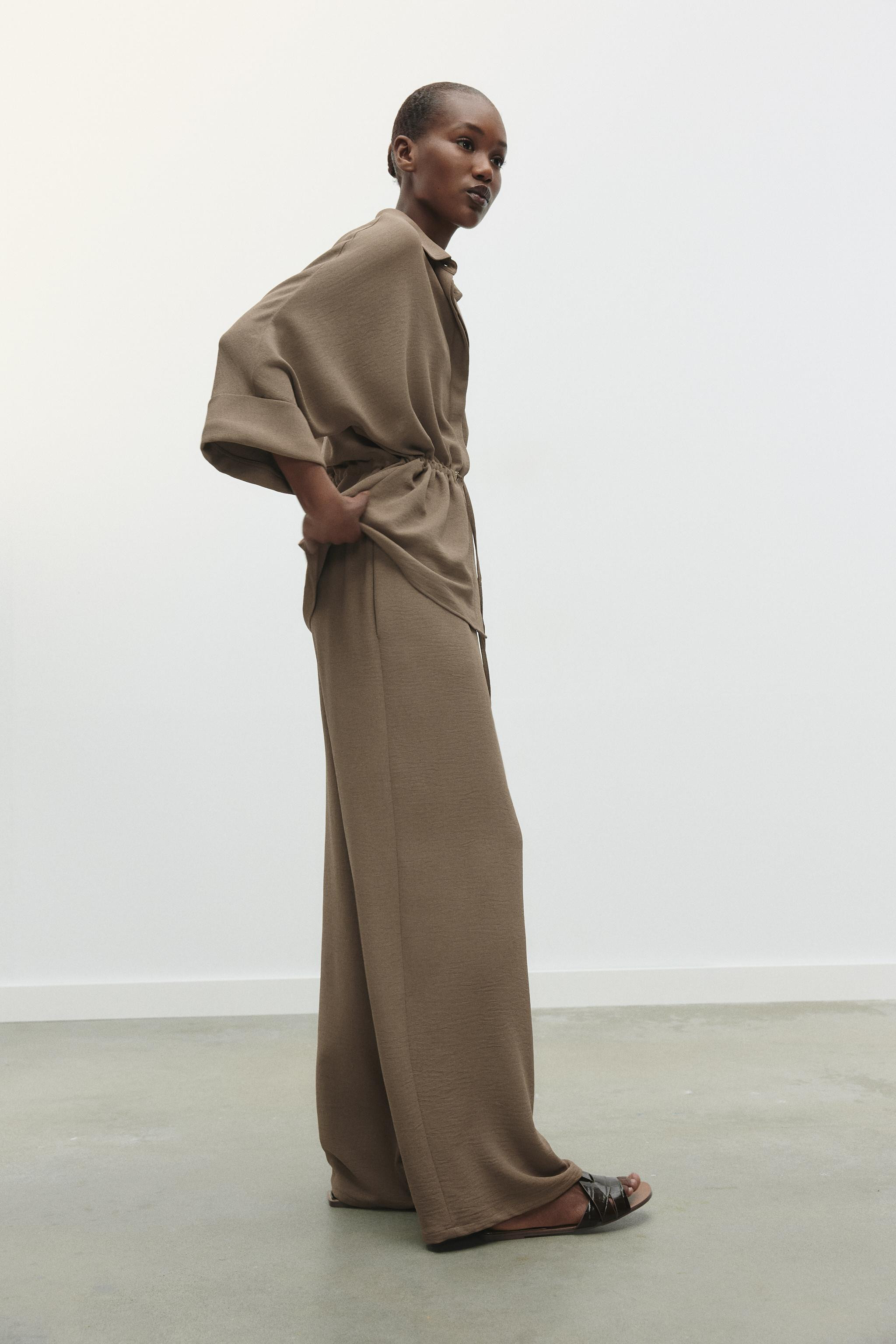 Flowing high-waist trousers with an elasticated waistband. Front pockets. Wide leg. | Zara UK