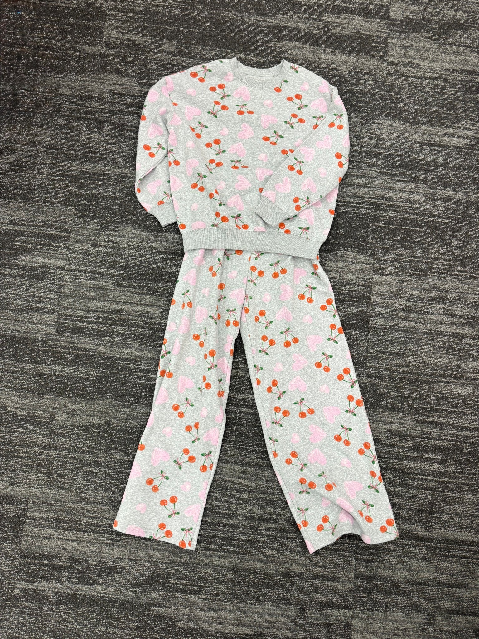 Valentine sweatshirt and sweatpants sweatsuit 

#LTKgrwm #LTKValentine #LTKootd