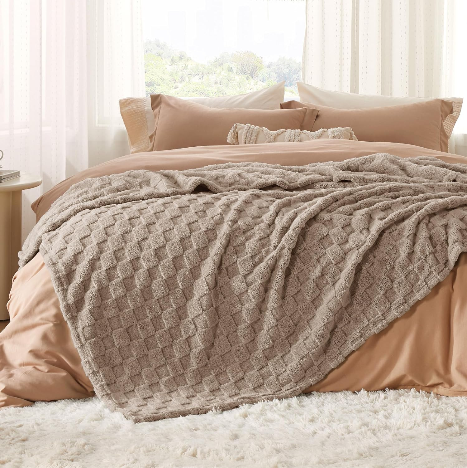 Bedsure Light Taupe Fleece Blanket for Couch - Super Soft Cozy King Blankets for Women, Cute Smal... | Amazon (US)